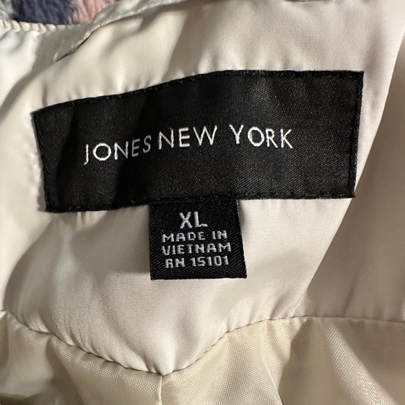 Off white quilted coat. - Picture 3 of 4